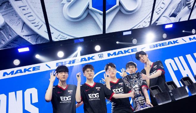 的赛季更加 的赛季更加